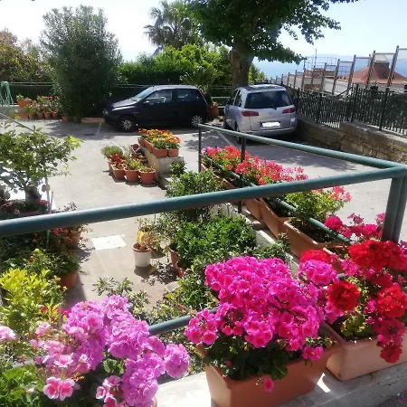 Posillipo Апартаменты *